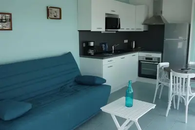 Cuisine ou kitchenette dans l'établissement Appartement NOIRMOUTIER