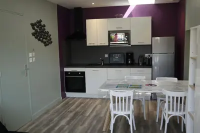 Cuisine ou kitchenette dans l'établissement Appart en front de mer pour famille : Molène