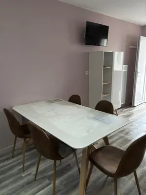 Télévision ou salle de divertissement dans l'établissement Villa la Garenne idéale pour les familles, plage : Bréhat