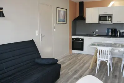 Cuisine ou kitchenette dans l'établissement Appartement 4/6 pers accès plage direct : Batz