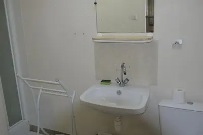 Salle de bains dans l'établissement Appartement 4/6 pers accès plage direct : Batz