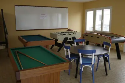 Billard dans l'établissement Appartement 4/6 pers accès plage direct : Batz