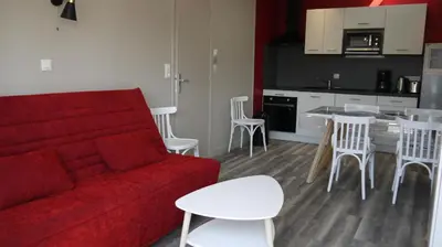Cuisine ou kitchenette dans l'établissement Appart 4/6 pers proche centre et acces direct plage : Ouessant