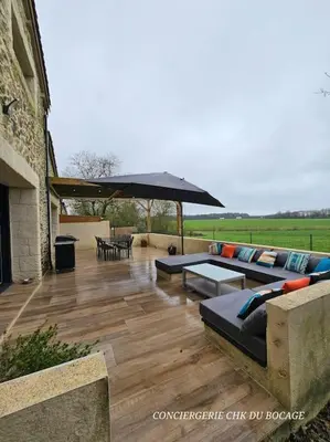 Coin salon dans l'établissement Le Petit Loup grande maison de charme en campagne