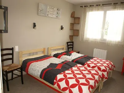 Un ou plusieurs lits dans un hébergement de l'établissement Bel appartement T3 près de la plage avec garage privé - FR-1-323-414