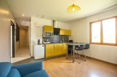 Cuisine ou kitchenette dans l'établissement Maison calme, près du puy du fou