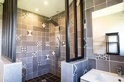 Salle de bains dans l'établissement Maison calme, près du puy du fou