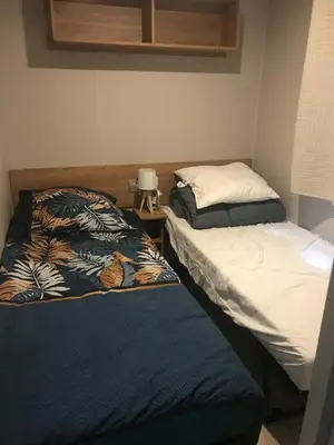 Un ou plusieurs lits dans un hébergement de l'établissement Mobil home Aventura 6-8 personnes tout confort