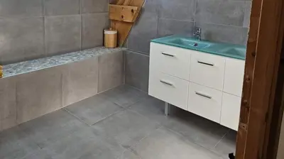 Salle de bains dans l'établissement L'Ecrin - Saphir