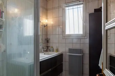 Salle de bains dans l'établissement Maison lumineuse quartier calme la barre de monts