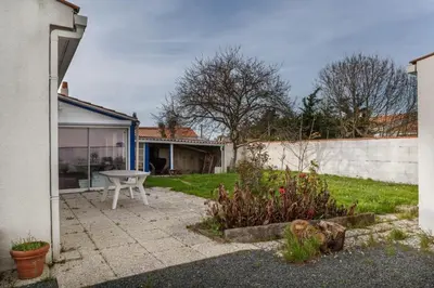 Jardin de l'établissement Maison lumineuse quartier calme la barre de monts