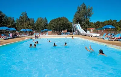 Piscine de l'établissement The Spot - 200m de la Plage ou située à proximité