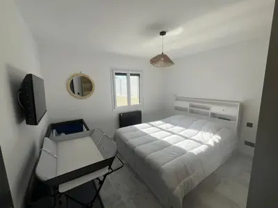 Un ou plusieurs lits dans un hébergement de l'établissement Villa avec piscine