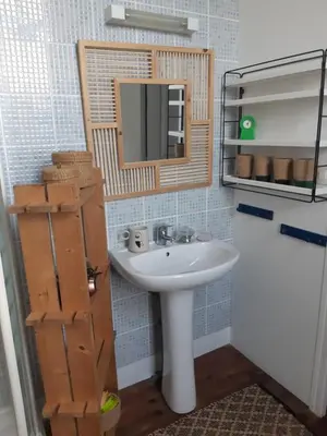 Salle de bains dans l'établissement La maison Benastre