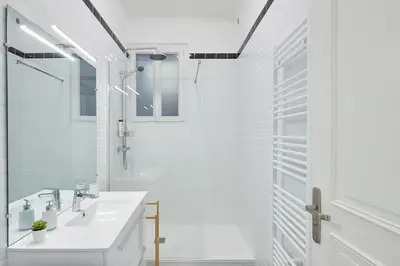 Salle de bains dans l'établissement Charme et confort entre jardin des plantes et LU