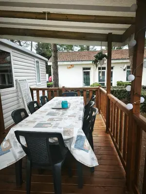 Balcon ou terrasse dans l'établissement Jolie Mobil home 2 chambres (198)