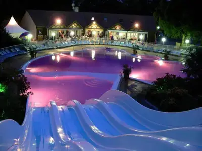 Piscine de l'établissement De La Terre Locan ou située à proximité