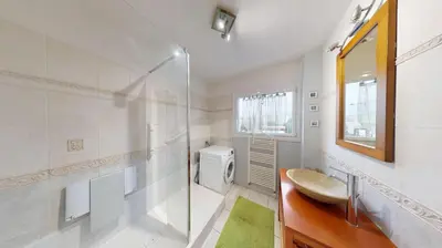 Salle de bains dans l'établissement Djimmy hébergement