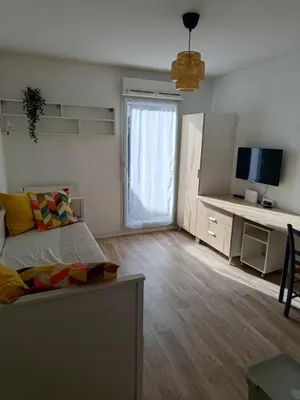Télévision ou salle de divertissement dans l'établissement CHROMA - Studio Nantes GARE SUD