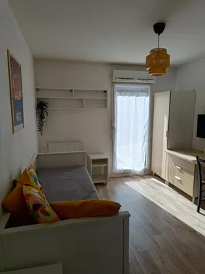 Télévision ou salle de divertissement dans l'établissement CHROMA - Studio Nantes GARE SUD