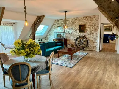 Coin salon dans l'établissement Château de la Pervenchère gîte Marin