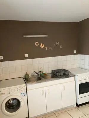 Cuisine ou kitchenette dans l'établissement Cholet 500m du cormier 15 min du puy du fou