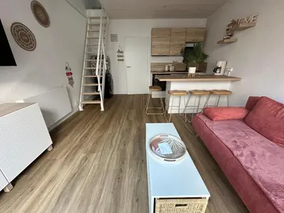 Cuisine ou kitchenette dans l'établissement La Dune, proche rue piétonne et plage