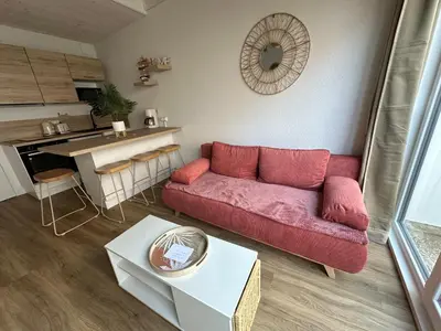 Cuisine ou kitchenette dans l'établissement La Dune, proche rue piétonne et plage