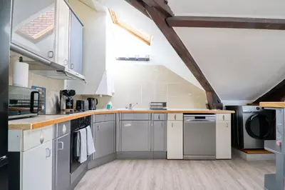 Cuisine ou kitchenette dans l'établissement LE NID DE LA GLORIETTE Hyper centre NANTES WIFI