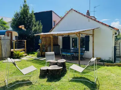 Jardin de l'établissement Tiny House dans la verdure et le calme