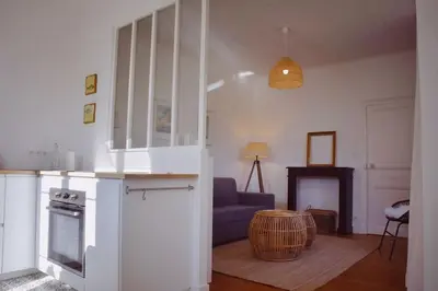 Cuisine ou kitchenette dans l'établissement Maison de vacances de charmes au bord de la mer