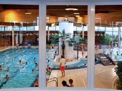 Piscine de l'établissement Appartement 1 chambre avec vue mer pour 6 personnes - FR-1-323-307 ou située à proximité