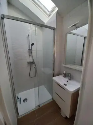 Salle de bains dans l'établissement Chez Marina et Morgan Appartement 2 chambres