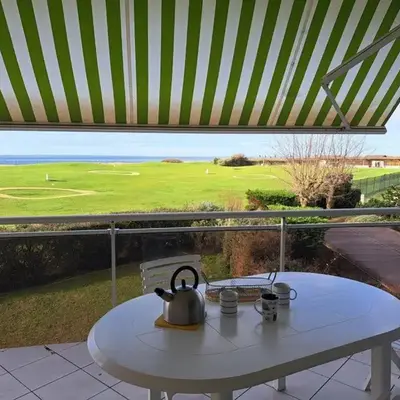 Appartement duplex face mer avec piscine