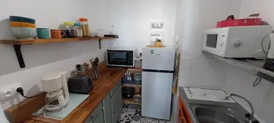 Cuisine ou kitchenette dans l'établissement studio FACE MER 85270 Saint Hilaire de Riez