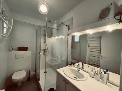 Salle de bains dans l'établissement Maison du centre, charme & océan