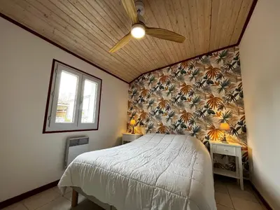 Un ou plusieurs lits dans un hébergement de l'établissement Maison du centre, charme & océan