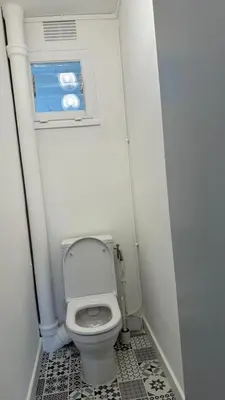 Salle de bains dans l'établissement LE BORD DE LA LOIRE - chambre avec salle de bains commune