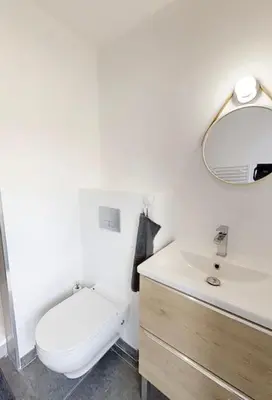 Salle de bains dans l'établissement Studio neuf à Bouguenais+terrasse+parking