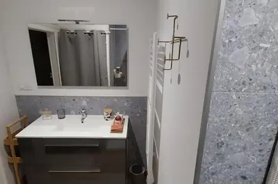 Salle de bains dans l'établissement Gite du Porche 79700 Mauléon 20min Puy du FOU