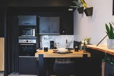 Cuisine ou kitchenette dans l'établissement LOVE ROOM, La Douce Angevine