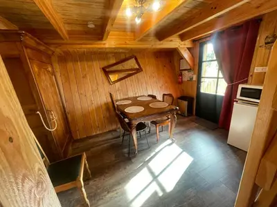 Cuisine ou kitchenette dans l'établissement La Cabane Féerique - Les Pieds dans le Pré