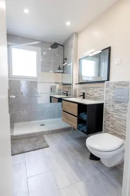 Salle de bains dans l'établissement Très Bel Appartement Spacieux et Central