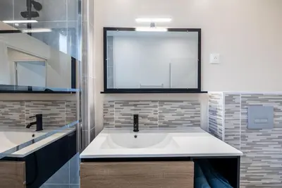 Salle de bains dans l'établissement Très Bel Appartement Spacieux et Central
