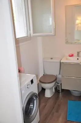 Salle de bains dans l'établissement Confortable appartement à 300m de la plage