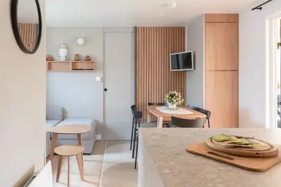 Télévision ou salle de divertissement dans l'établissement Mobil-home 40m - Piscine - Jardin