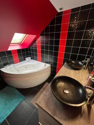 Salle de bains dans l'établissement GITES au calme
