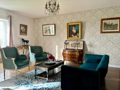 Coin salon dans l'établissement Château de la Pervenchère gîte des Cavaliers
