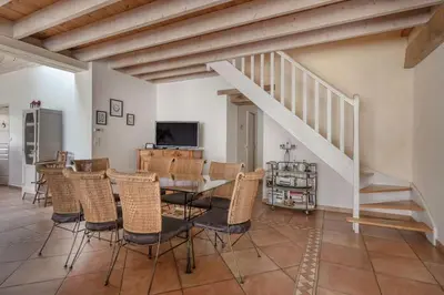 Télévision ou salle de divertissement dans l'établissement Gîte les Arcades 25 couchages