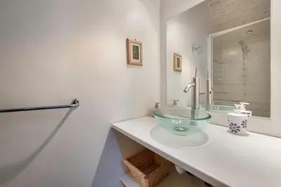 Salle de bains dans l'établissement Gîte les Arcades 25 couchages